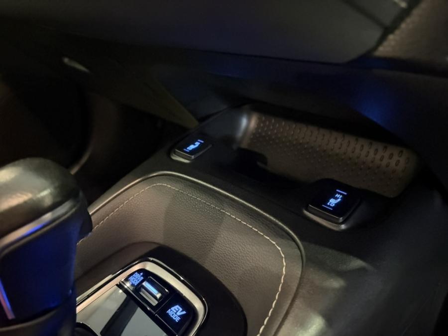 Corolla Touring Hybrid WXB - Image 11