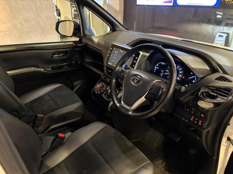 VOXY Hybrid ZS 煌III Modellista - Image 3