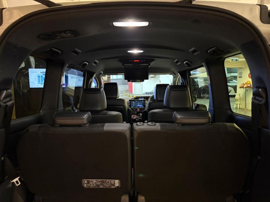 VOXY Hybrid ZS 煌III Modellista - Image 6