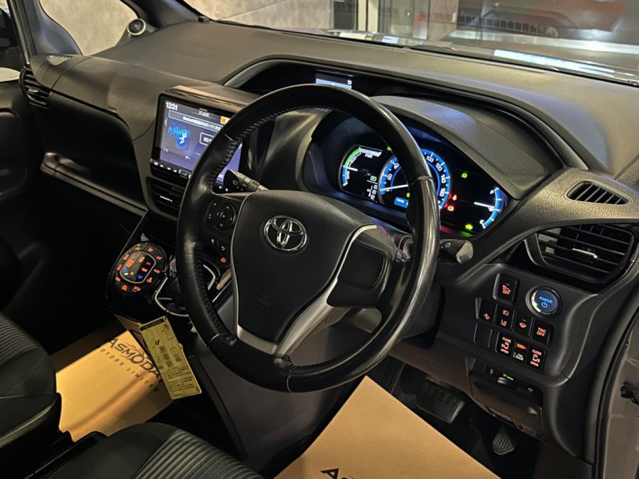 Voxy ZS hybrid 煌II - Image 2