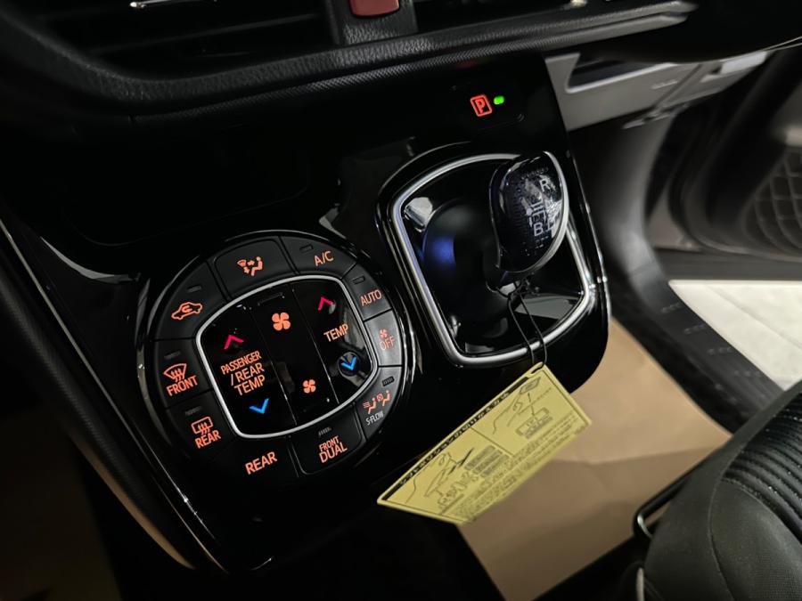 Voxy ZS hybrid 煌II - Image 5