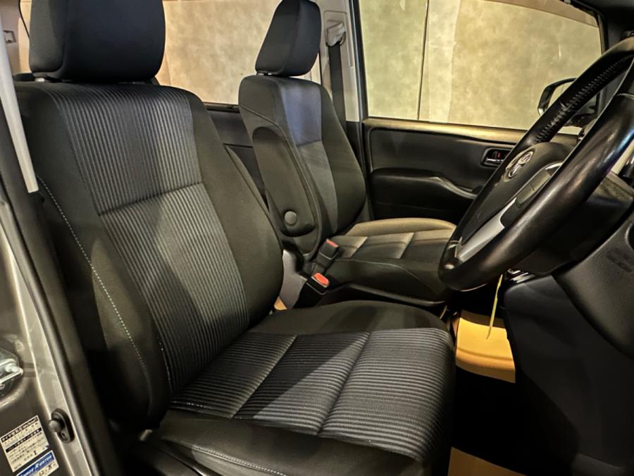 Voxy ZS hybrid 煌II - Image 6