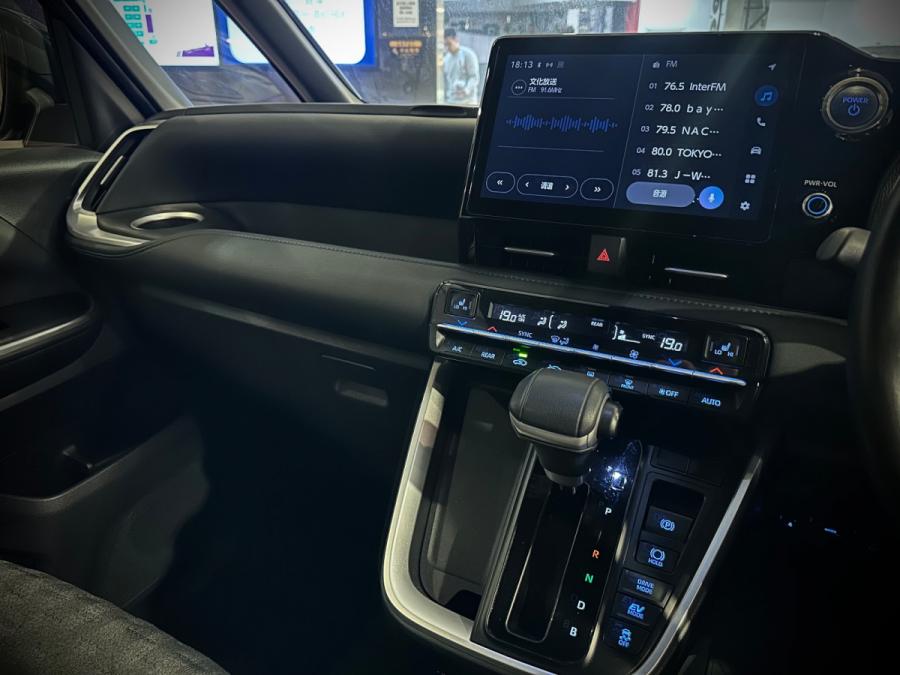 Voxy hybrid SZ - Image 6