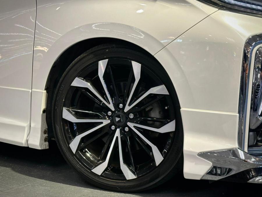 ALPHARD EXECUTIVE LOUNGE - Image 9