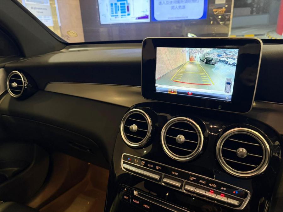 GLC 250 4 MATIC SUV AMG Line - Image 4