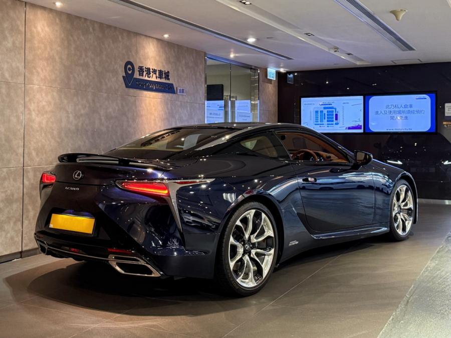 LC500H - Image 2