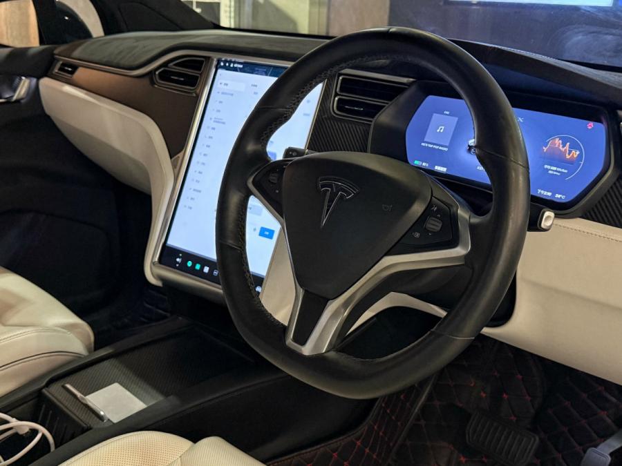 MODEL X 60D - Image 3