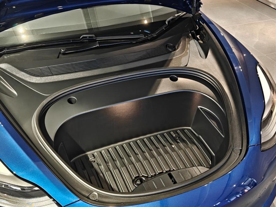 MODEL 3 LONG RANGE  DUAL MOTOR - Image 9