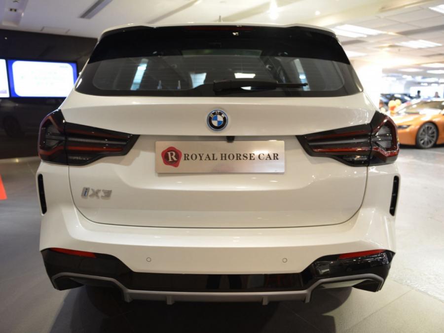 IX3 M SPORT EDITION G08 - Image 12