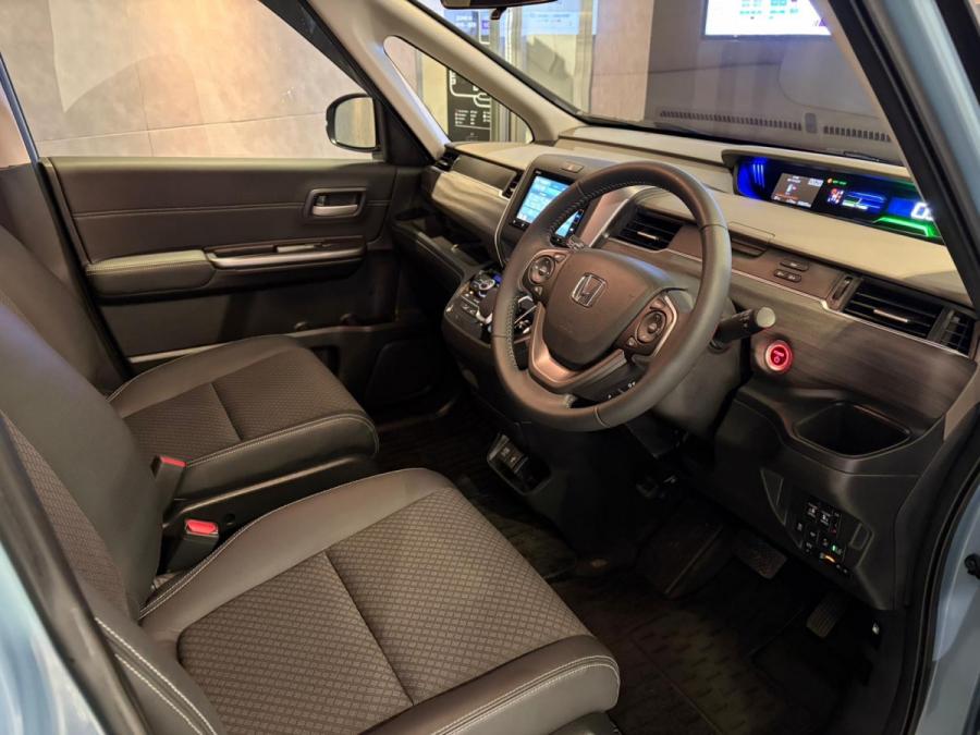 FREED HYBRID 7座 - Image 2