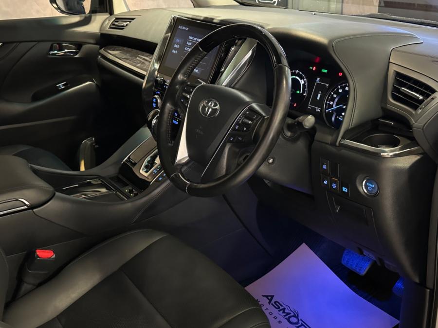 Alphard 2.5 Hybrid SRC Modellista - Image 2