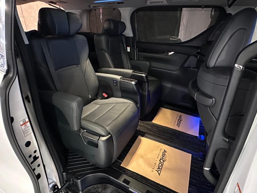 Alphard 2.5 Hybrid SRC Modellista - Image 7