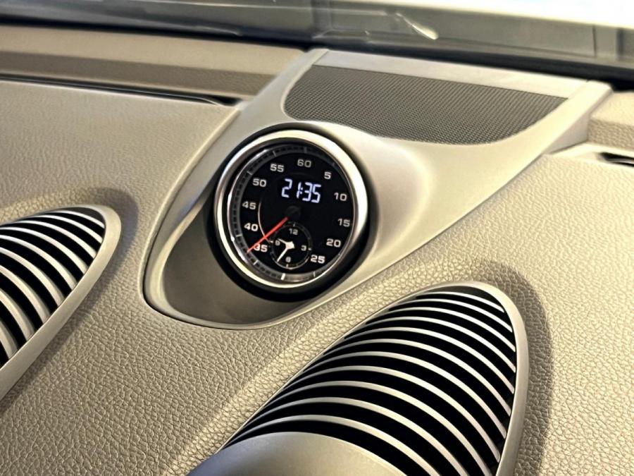 718 Cayman - Image 12