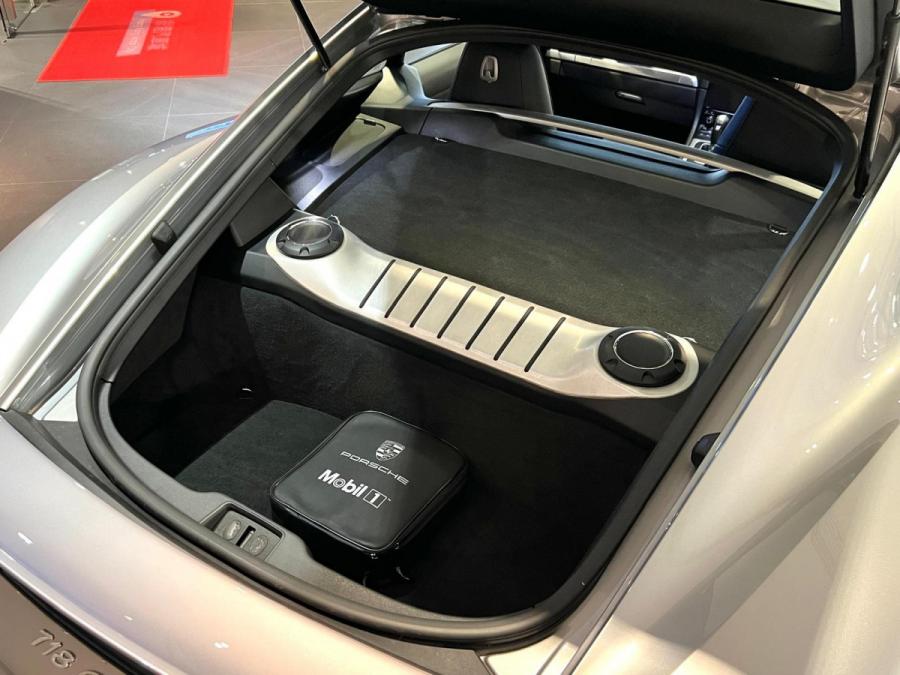 718 Cayman - Image 15