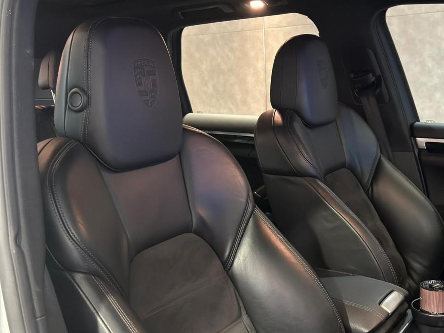 CAYENNE PLATINUM EDITION - Image 28