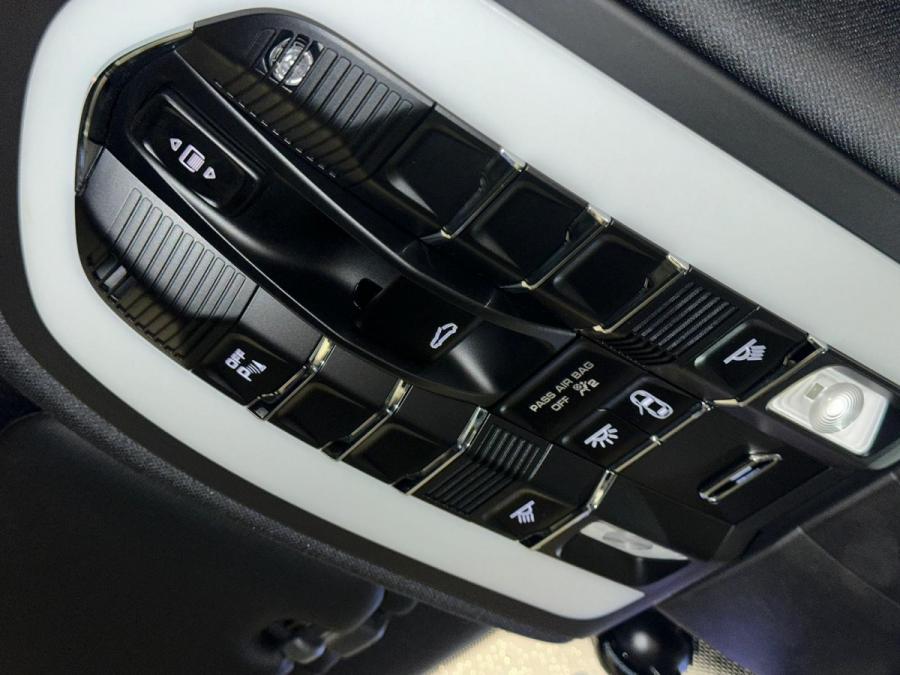 CAYENNE PLATINUM EDITION - Image 5