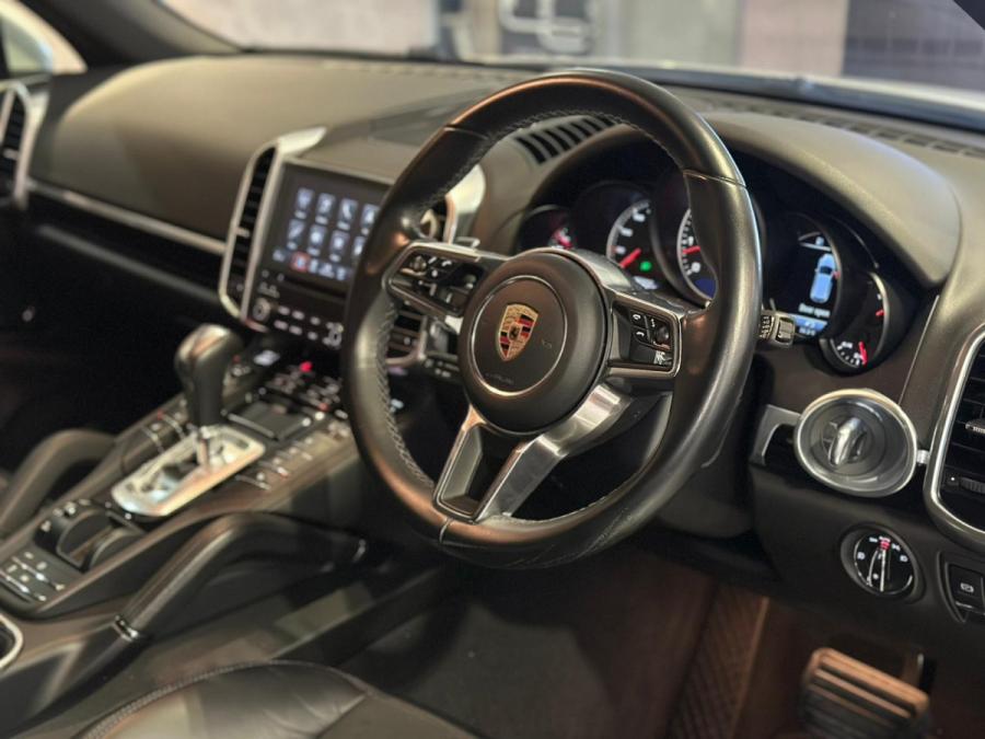 CAYENNE PLATINUM EDITION - Image 7