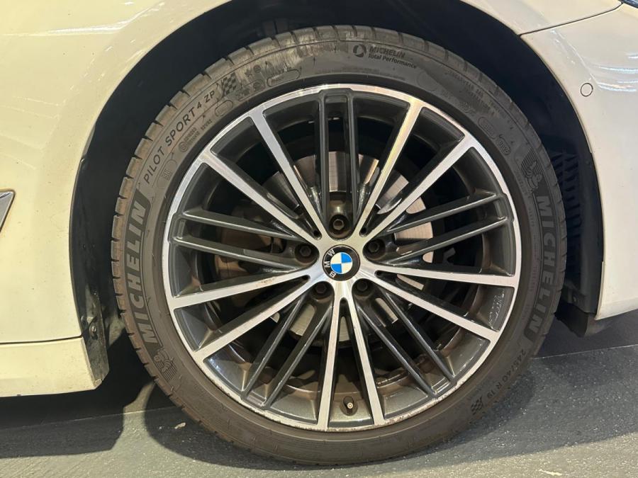 520IA SALOON (G30) - Image 8