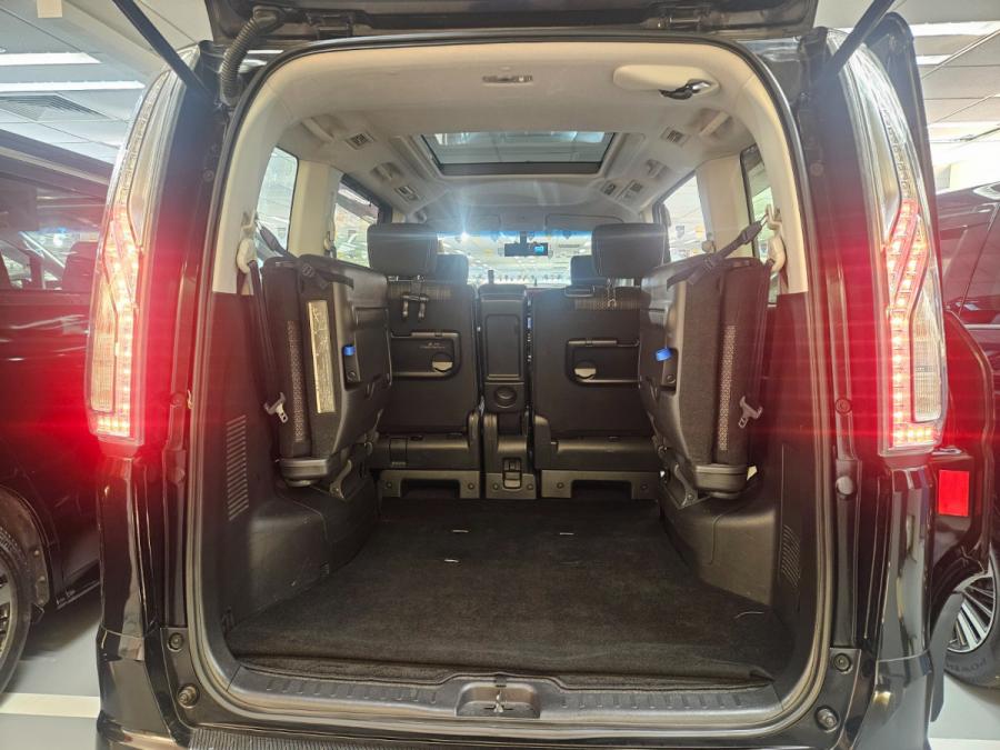 Serena S-Hybrid - Image 7