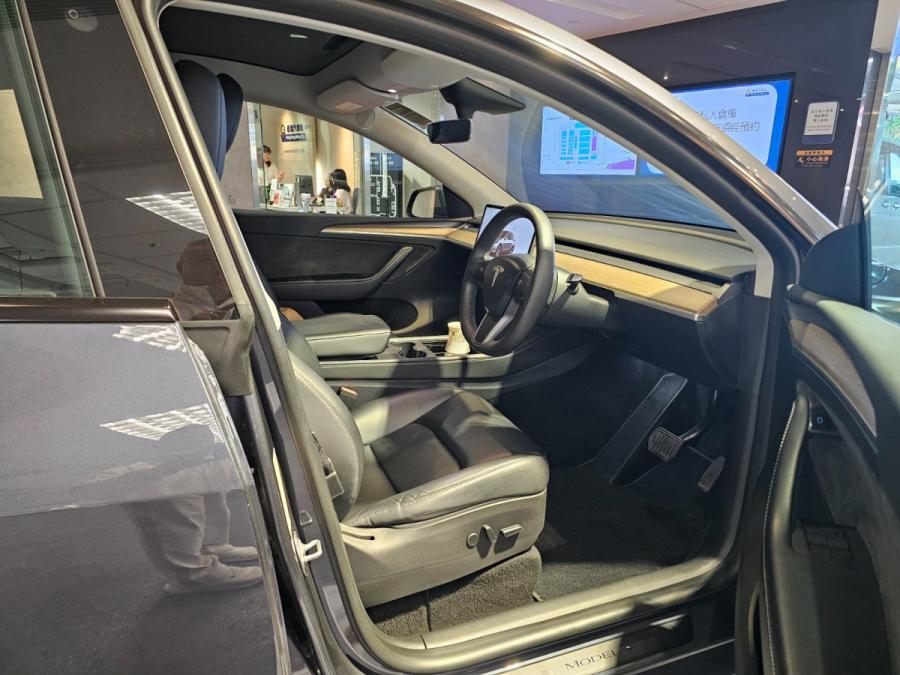 MODEL Y RWD - Image 2