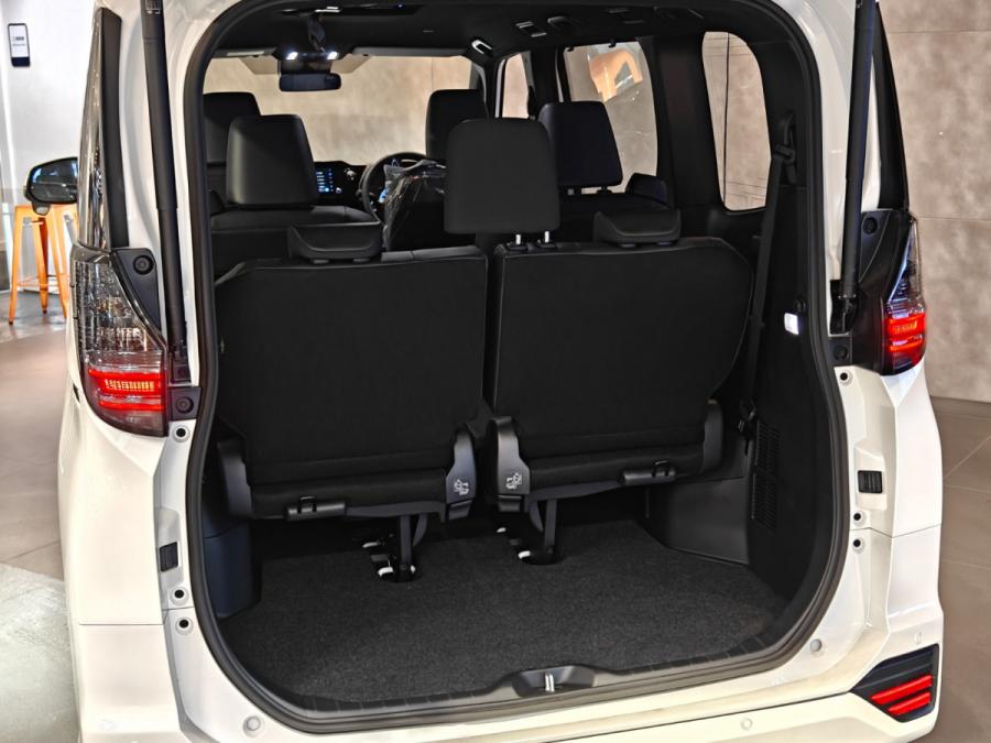 Voxy Hybrid - Image 12