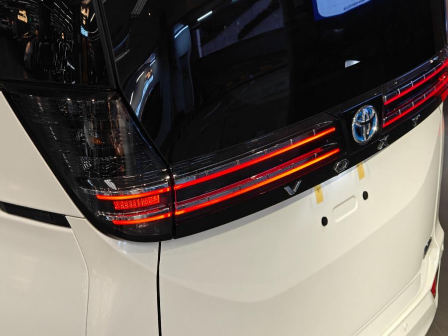 Voxy Hybrid - Image 18