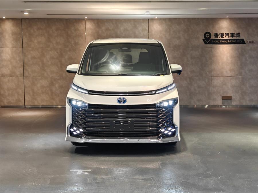 Voxy Hybrid - Image 3