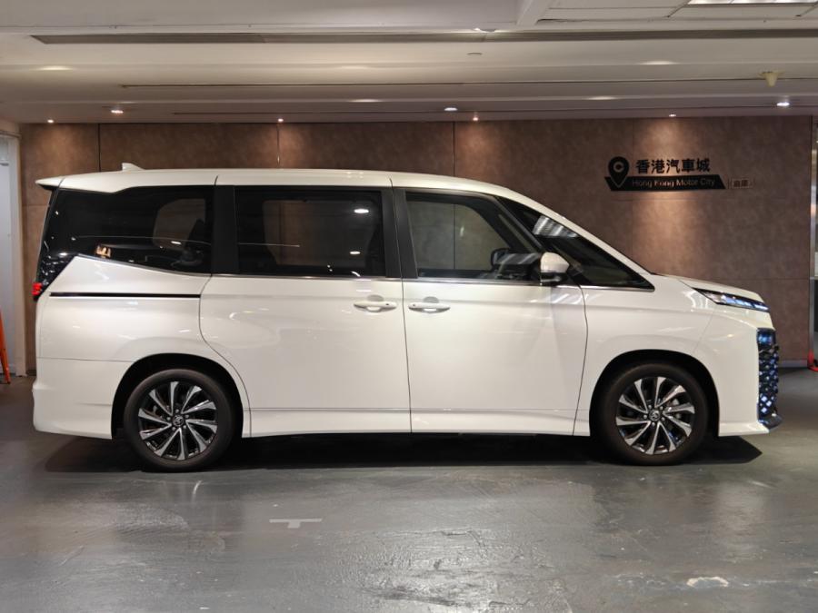 Voxy Hybrid - Image 5