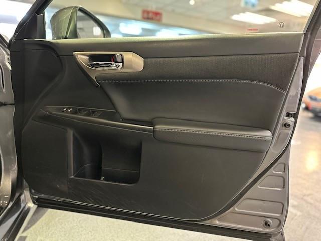 行貨CT200h HYBRID - Image 9