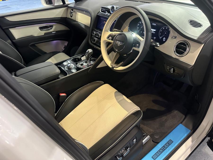 Bentayga EWB V8 BLACK EDITION - Image 3