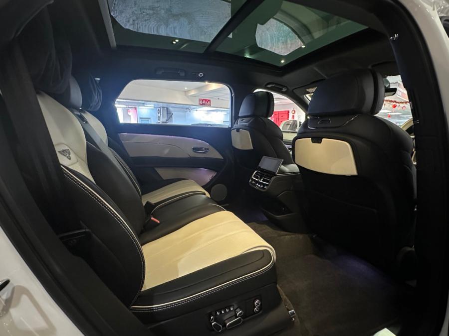 Bentayga EWB V8 BLACK EDITION - Image 4