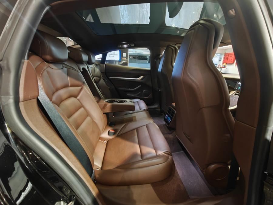 Taycan 4S - Image 18