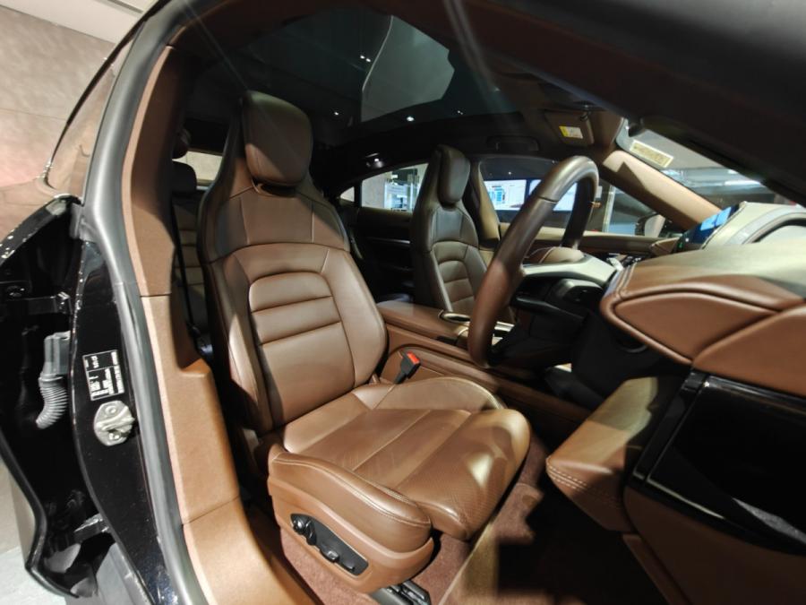 Taycan 4S - Image 17