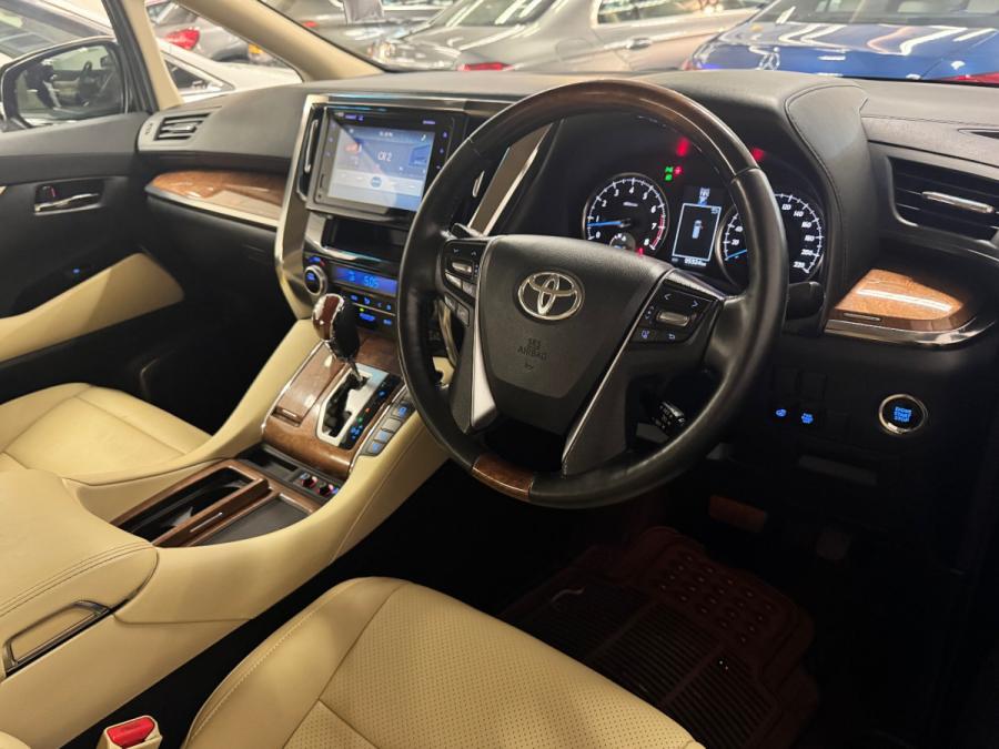 ALPHARD 3.5 EXECUTIVE LOUNGE - Image 3