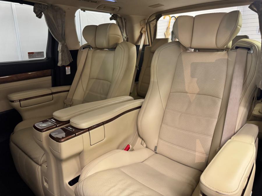 ALPHARD 3.5 EXECUTIVE LOUNGE - Image 4