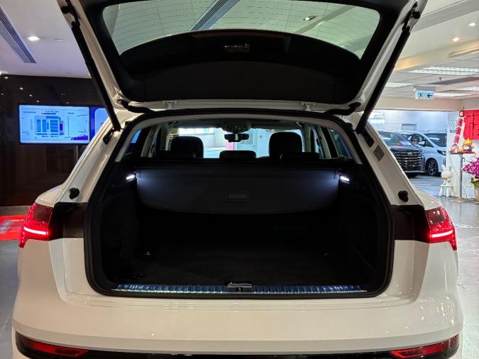 Q8 e-tron 55 quattro - Image 9