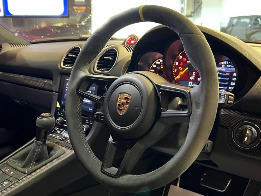 718 Cayman GT4 RS - Image 13