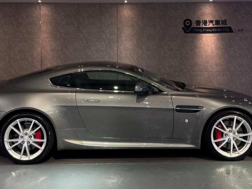 V8 VANTAGE - Image 3