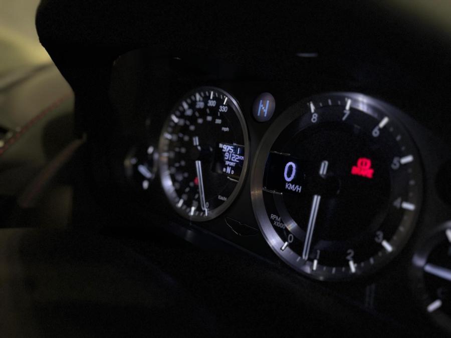 V8 VANTAGE - Image 5