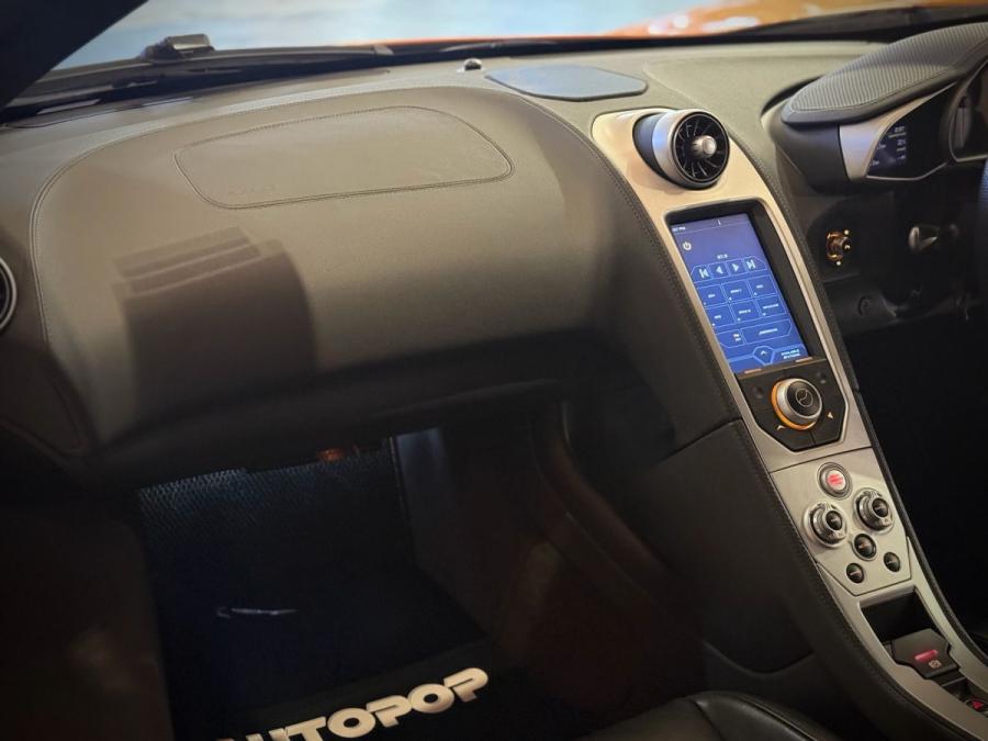 MP4 12C COUPE - Image 5