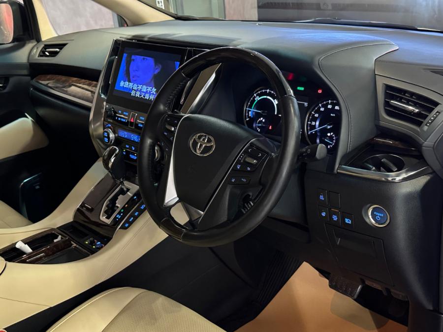 Alphard 2.5 Hybrid GF - Image 2