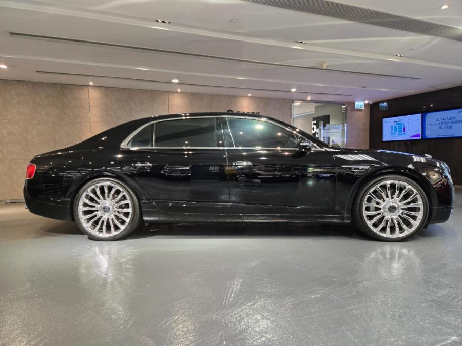 FLYING SPUR V8 - Image 3