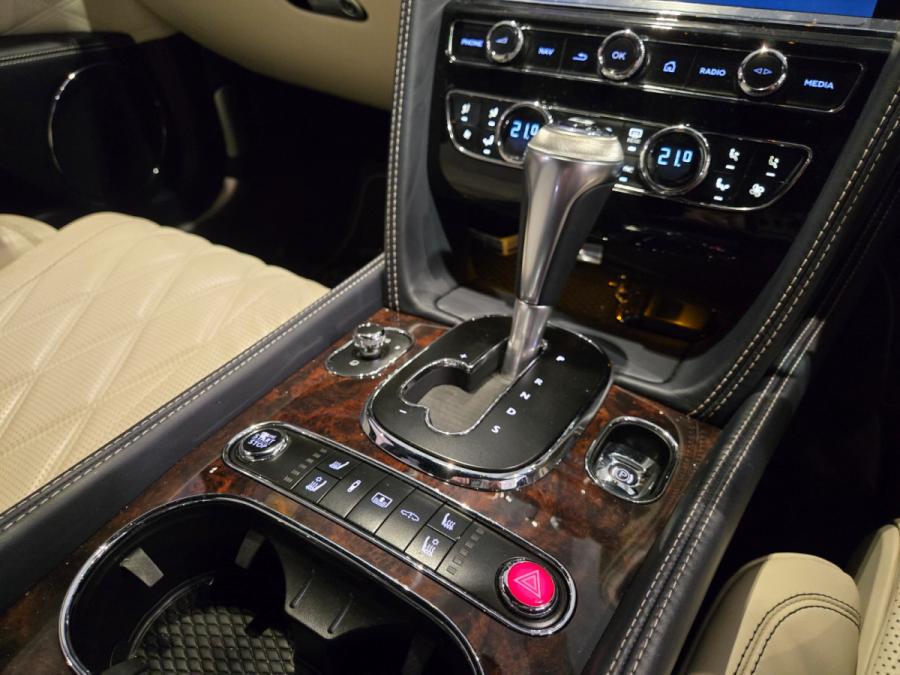 FLYING SPUR V8 - Image 12