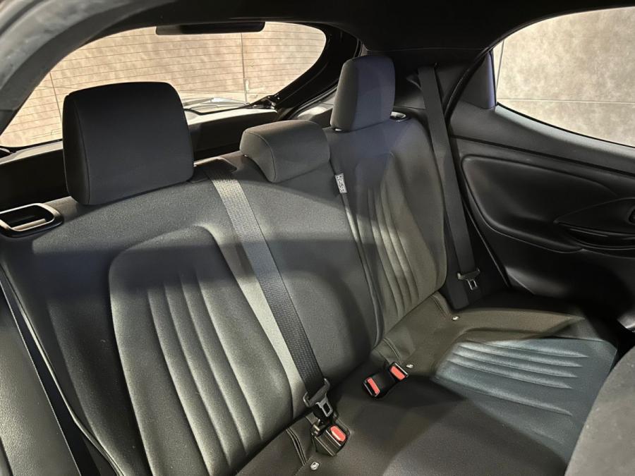 YARIS HYBRID - Image 6