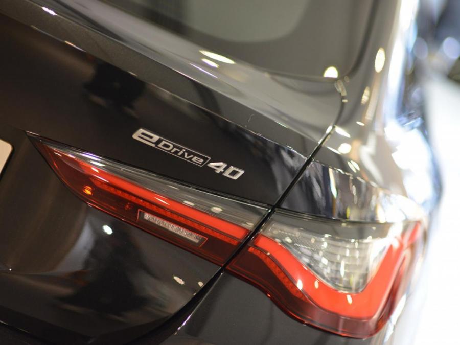 i4 EDRIVE40 M SPORT - Image 13