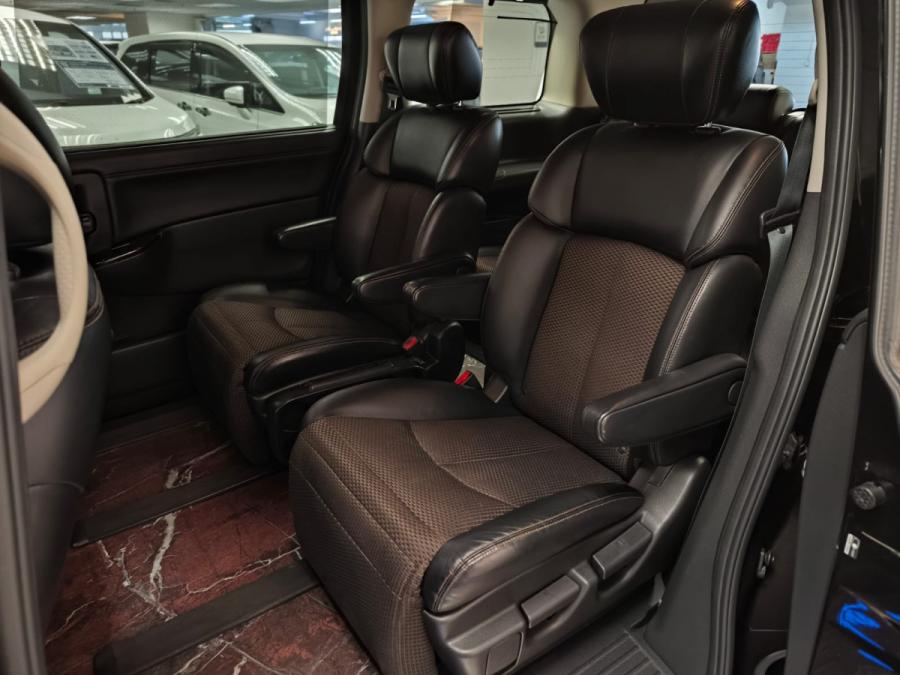 Elgrand 2.5 - Image 5