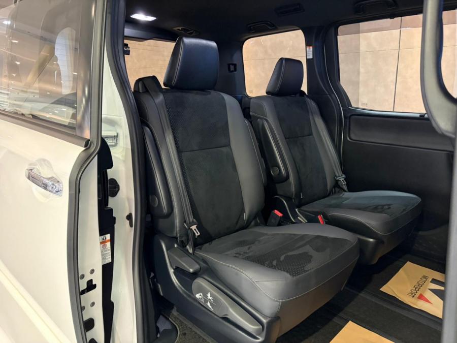 VOXY ZS HYBRID 煌III - Image 6