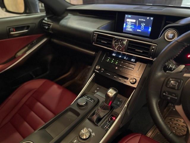 行貨 IS300 F SPORT版 2.0Turbo - Image 7