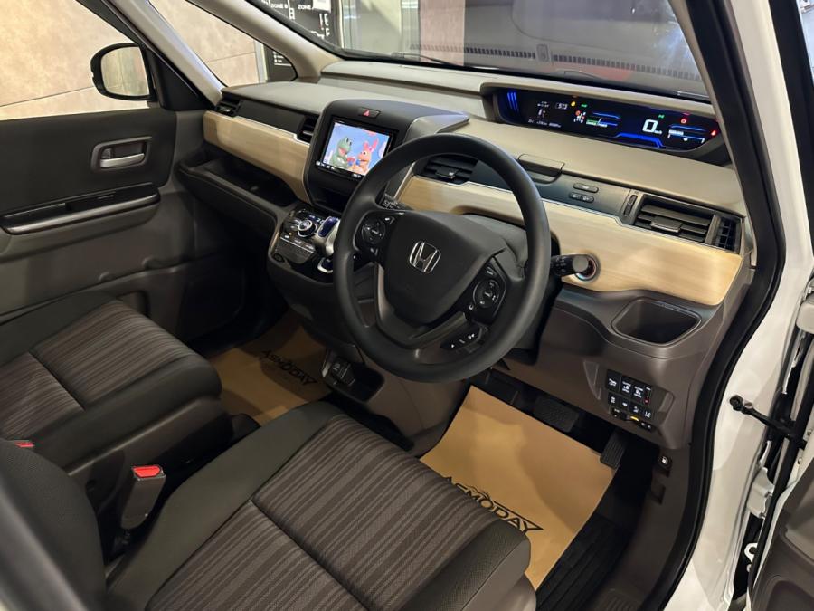 Freed Hybrid EX GB7 - Image 2