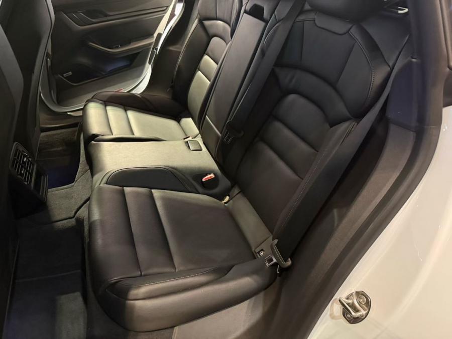 Taycan 4 S - Image 7